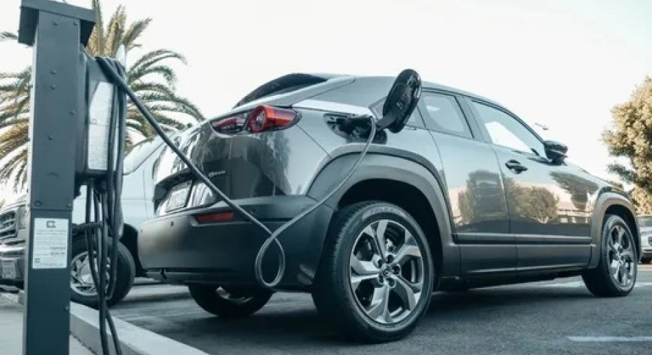 Nación abre la importación sin arancel de 50 mil autos eléctricos e híbridos para 2026