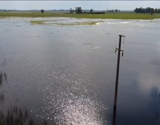 Nación y Provincia ofrecieron ahora compiten por la ayuda a los campos inundados 