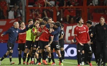 Independiente cambió insultos por aplausos al final: empató 4-4 con Unión