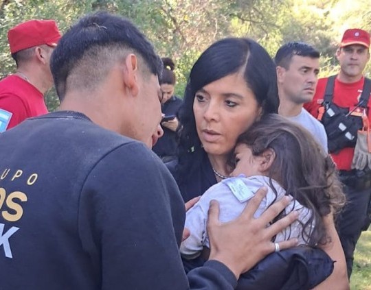 Hallaron con vida a Esmeralda, la nena de 2 años que desapareció en Cosquín