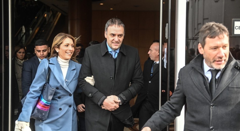 La Justicia confirmó que Manuel Adorni viajó a Aruba con su familia en primera clase