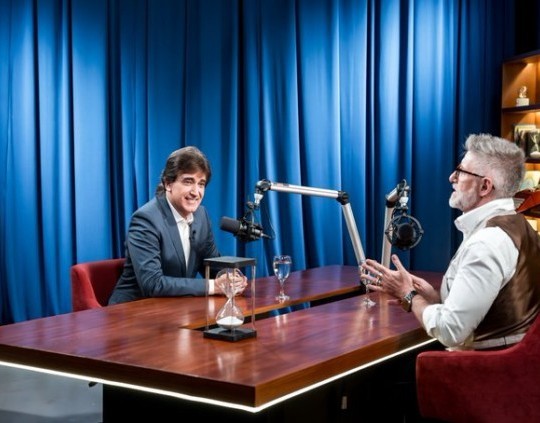 Gebel se reunió con un sector de la CGT, empresarios y un gobernador, pero dilata una definición