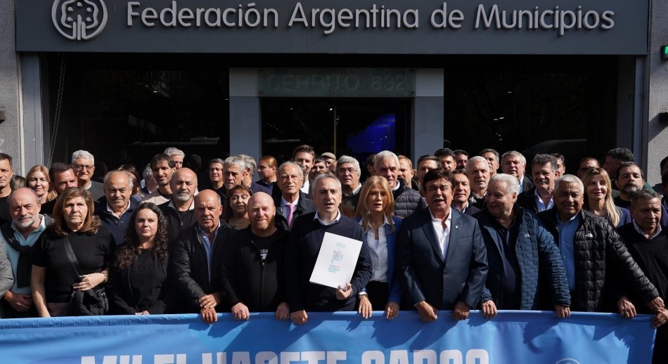 Intendentes del GBA presentaron un petitorio ante Capital Humano por la ayuda escolar