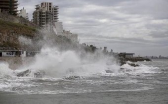 El potente ciclón extratropical devasta la Costa bonaerense con olas de siete metros
