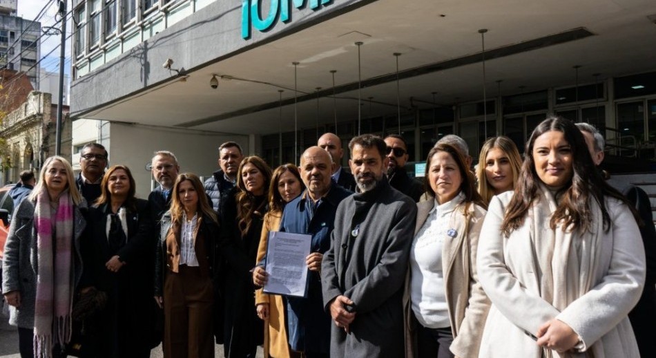 El oficialismo logró postergar la sesión pedida por la oposición por la crisis del IOMA