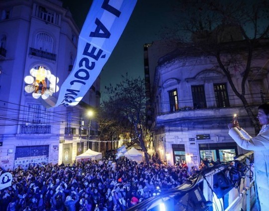 Podrían revocar el arresto domiciliario de Cristina Kirchner por los actos frente a su casa