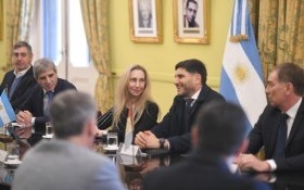 País