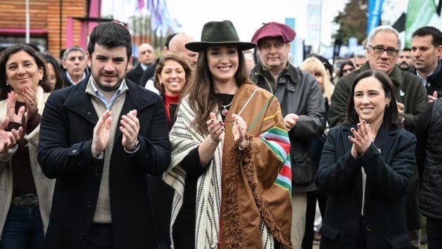 Victoria Villarruel se mostró con el presidente de la UCR en la Expo Venado 