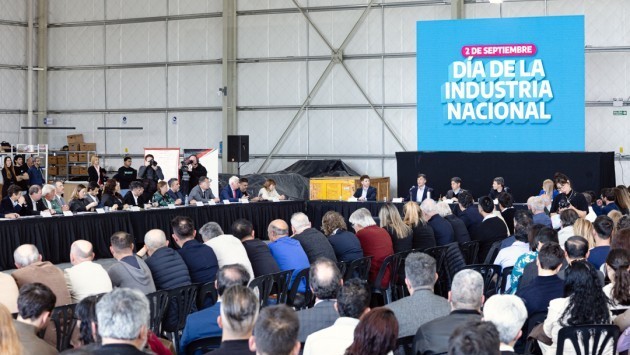 Kicillof apuntó contra Milei e industriales le pidieron que baje Ingresos Brutos